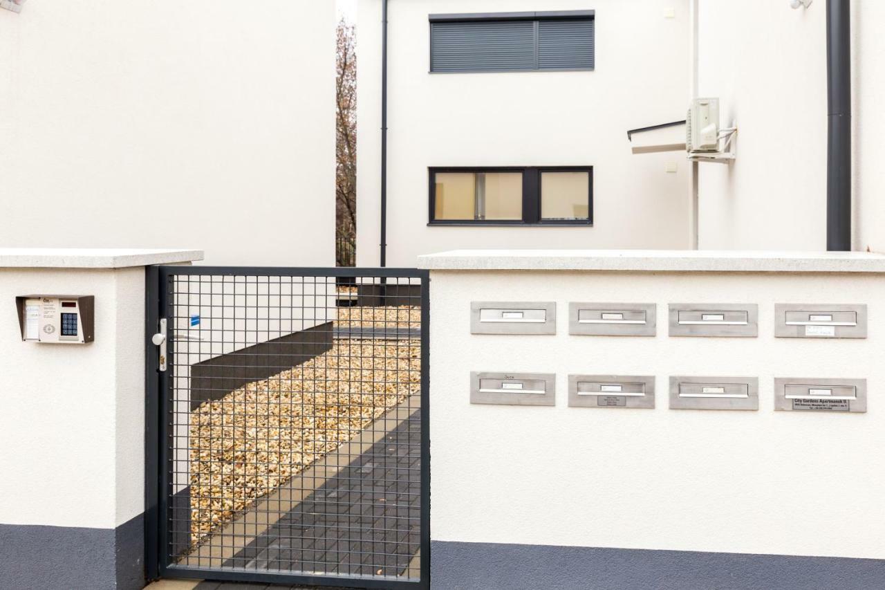 Defne Apartman เดเบรตเซน ภายนอก รูปภาพ