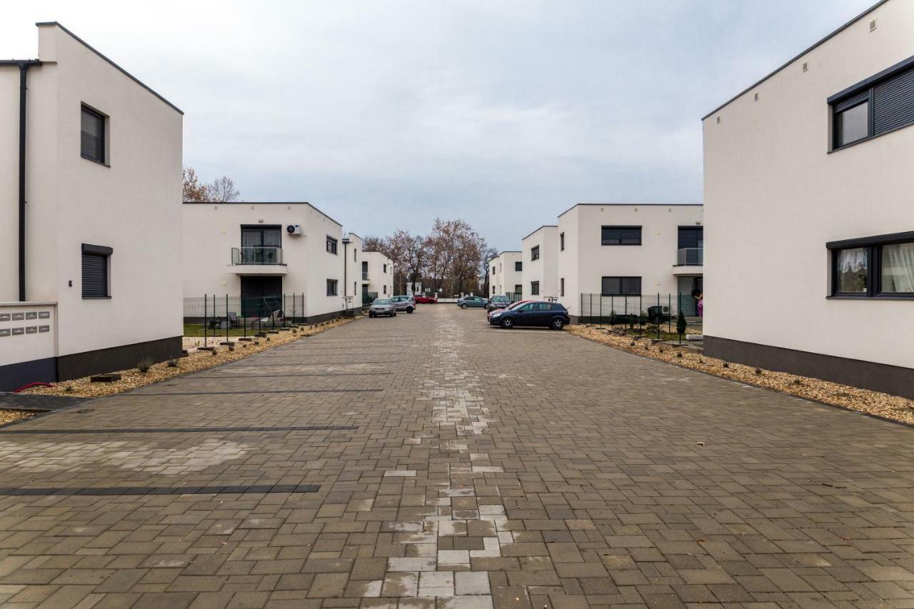 Defne Apartman เดเบรตเซน ภายนอก รูปภาพ