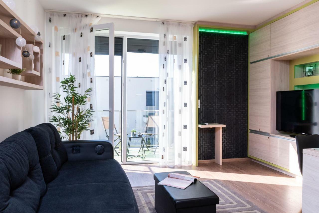Defne Apartman เดเบรตเซน ภายนอก รูปภาพ