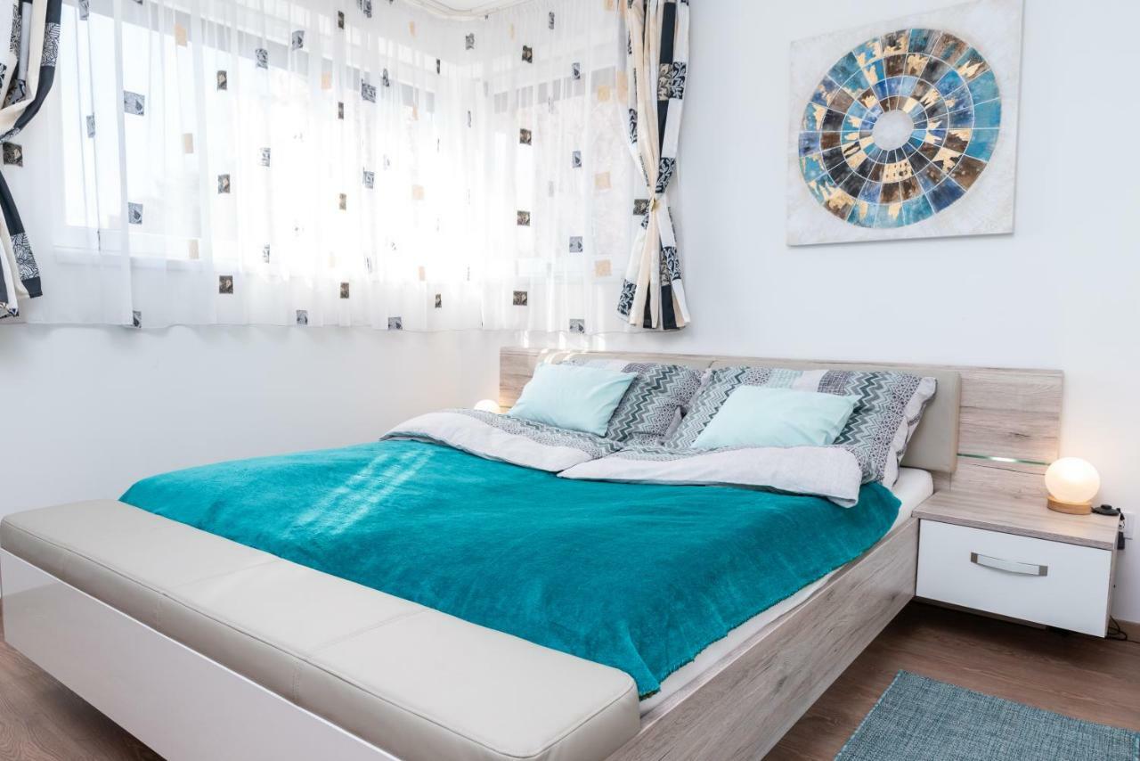 Defne Apartman เดเบรตเซน ภายนอก รูปภาพ