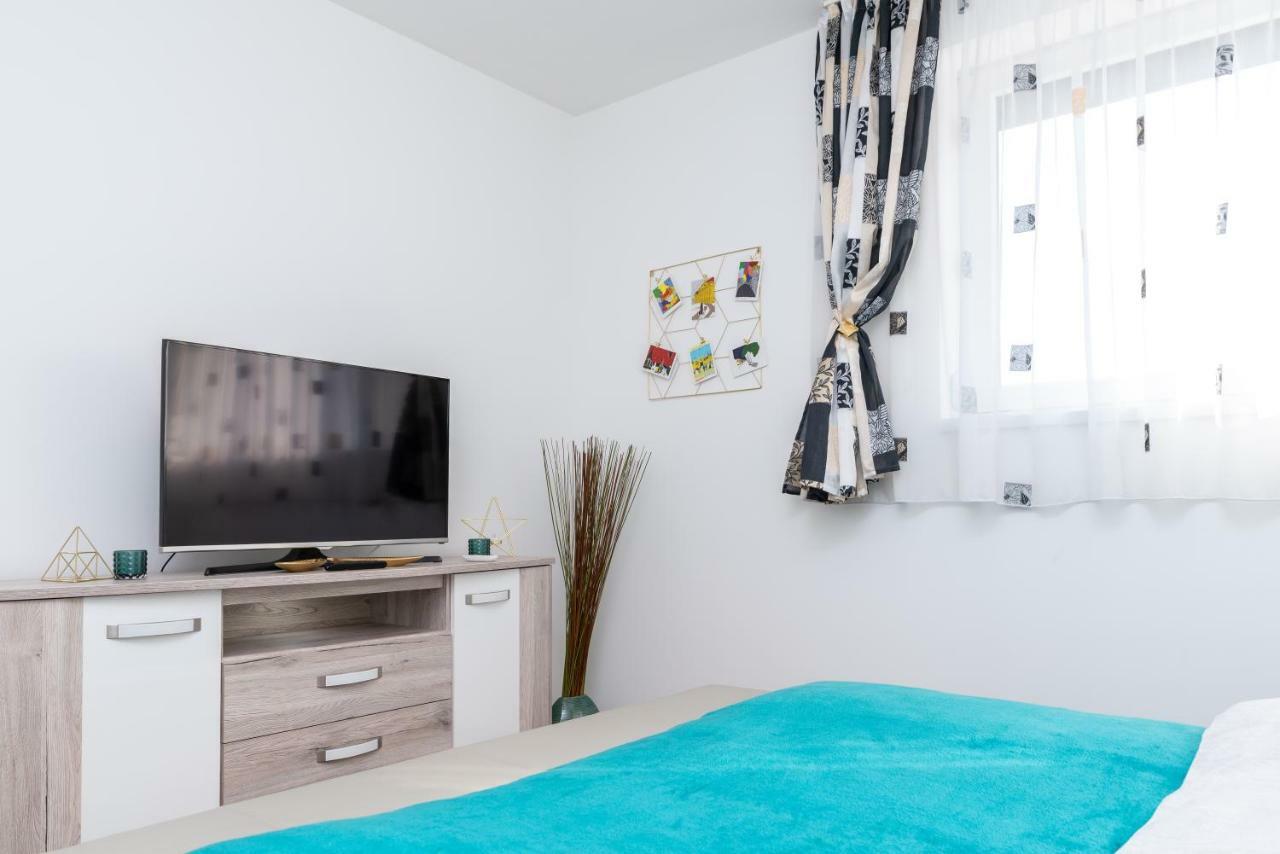 Defne Apartman เดเบรตเซน ภายนอก รูปภาพ