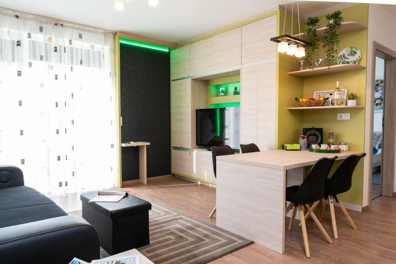 Defne Apartman เดเบรตเซน ภายนอก รูปภาพ